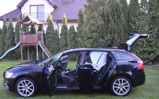 Volvo V60 cena 47900 przebieg: 219141, rok produkcji 2016 z Świdnica małe 497